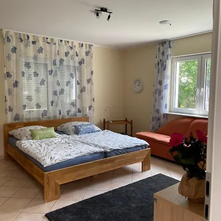 Familienfreundliches Ferienhaus An Der Stadtgrenze Zu Berlin * Малов