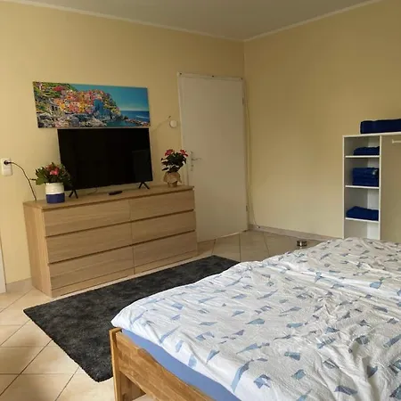 Дом отдыха Familienfreundliches Ferienhaus An Der Stadtgrenze Zu Berlin Малов