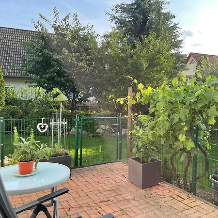Дом отдыха Familienfreundliches Ferienhaus An Der Stadtgrenze Zu Berlin Малов